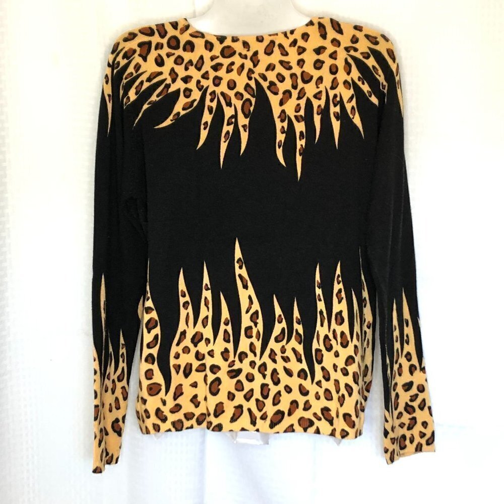 Leopard Sunburst Sweater V-Neck with Long Sleeves Very Dramatic - Picture 3 of 7